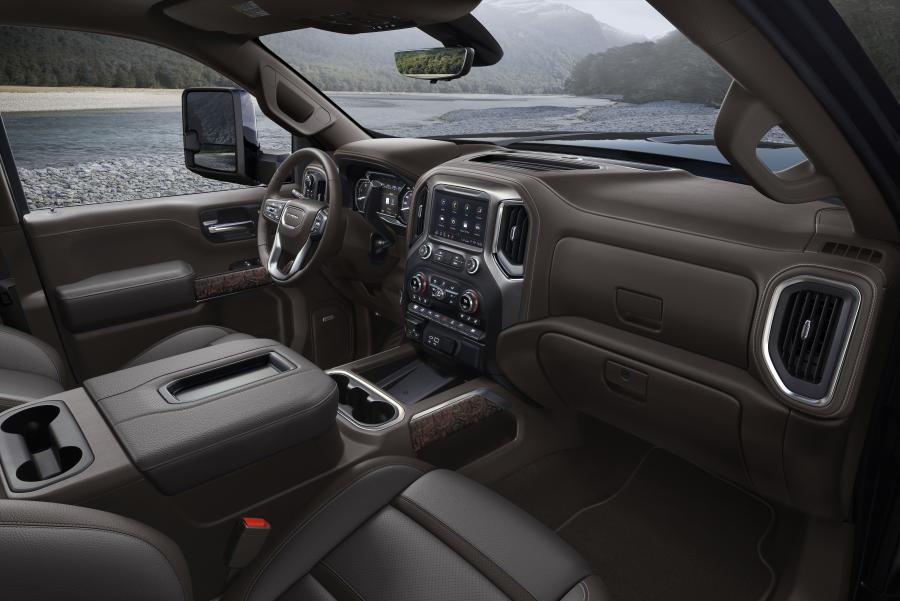 Интерьер GMC Sierra 2500 HD Denali Crew Cab 2019 года  (фото 7 из 40)